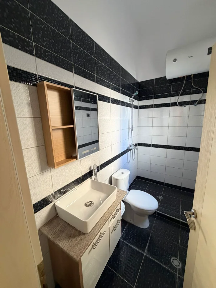 Tirane, jepet me qera apartament 2+1+Ballkon Kati 1, 115 m² 650 € (Kodra e Diellit)