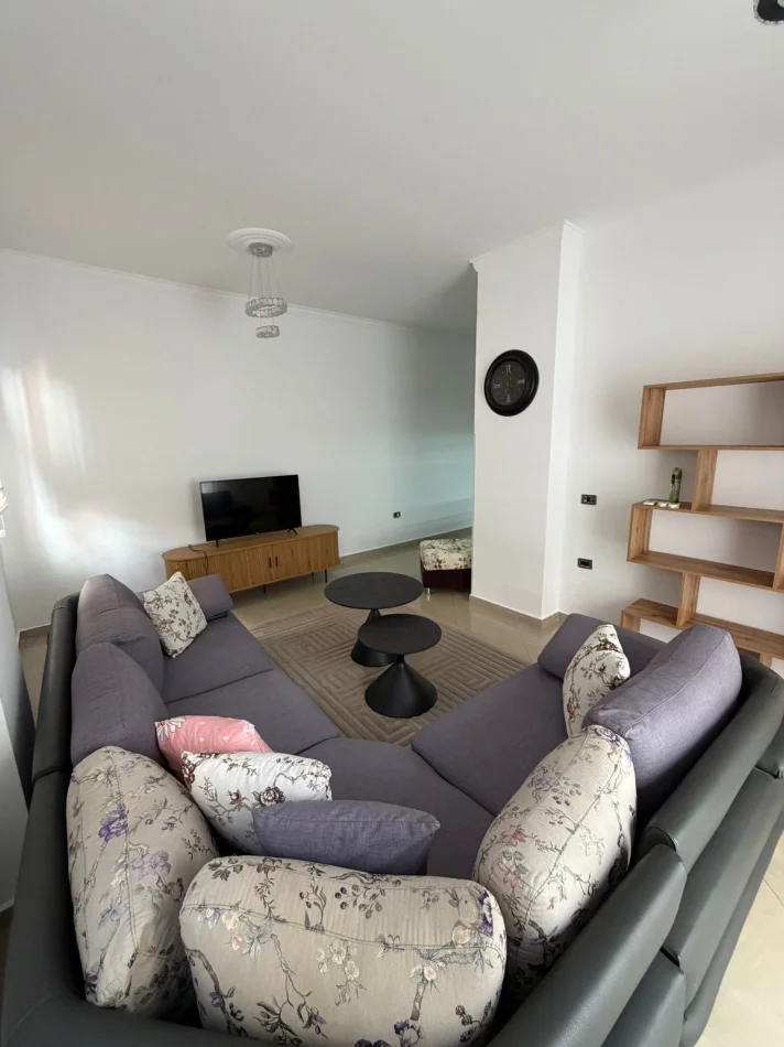 Tirane, jepet me qera apartament 2+1+Ballkon Kati 1, 115 m² 650 € (Kodra e Diellit)