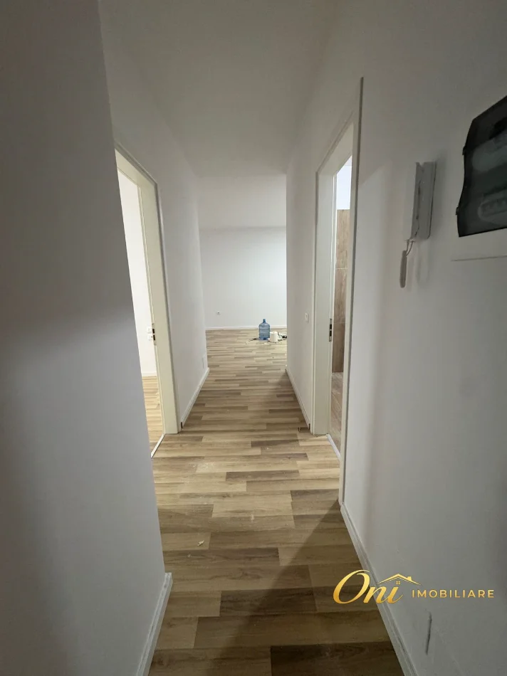 Tirane, jepet me qera zyre Kati 1, 106 m² 600 € (DON BOSKO)
