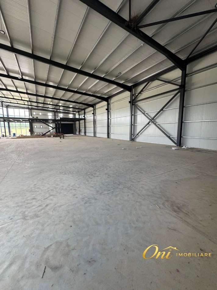 Tirane, jepet me qera magazine Kati 0, 3.600 m² 4.200 € (KOMBINAT)