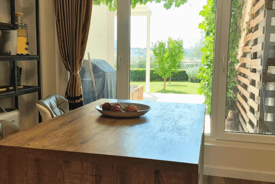 Tirane, shitet Vile 3 Katshe Kati 3, 550 m² 596.000 € (Liqeni i Farkes)