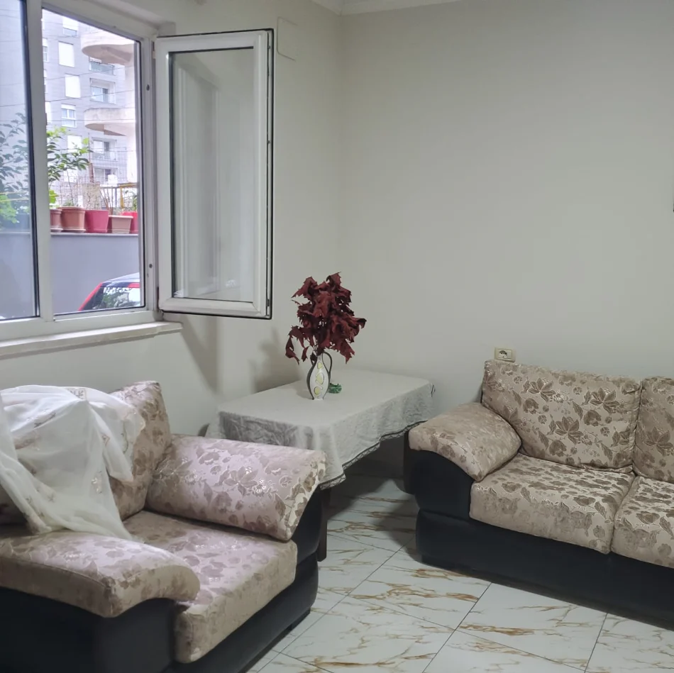 Tirane, jepet me qera garsoniere Kati 1, 30 m² 280 €