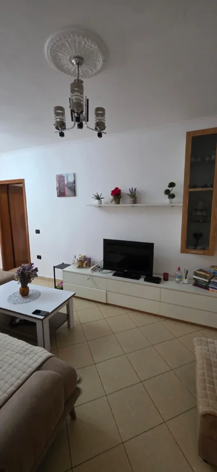 Tirane, jepet me qera apartament 2+1 Kati 2, 108 m² 500 € (Rruga Nikolle Kacorri Cmimi : 50.000 Lekë)