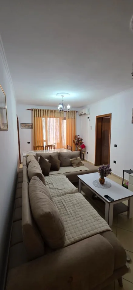 Tirane, jepet me qera apartament 2+1 Kati 2, 108 m² 500 € (Rruga Nikolle Kacorri Cmimi : 50.000 Lekë)