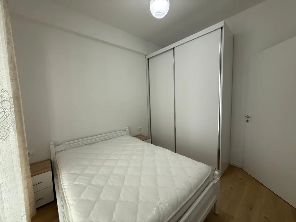 Tirane, jepet me qera apartament 1+1+Ballkon Kati 5, 65 m² 350 € (Kompleksi Kadiu, Ali Demi)