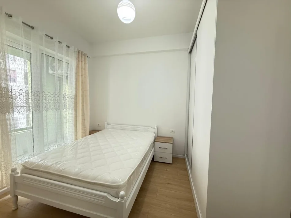 Tirane, jepet me qera apartament 1+1+Ballkon Kati 5, 65 m² 350 € (Kompleksi Kadiu, Ali Demi)