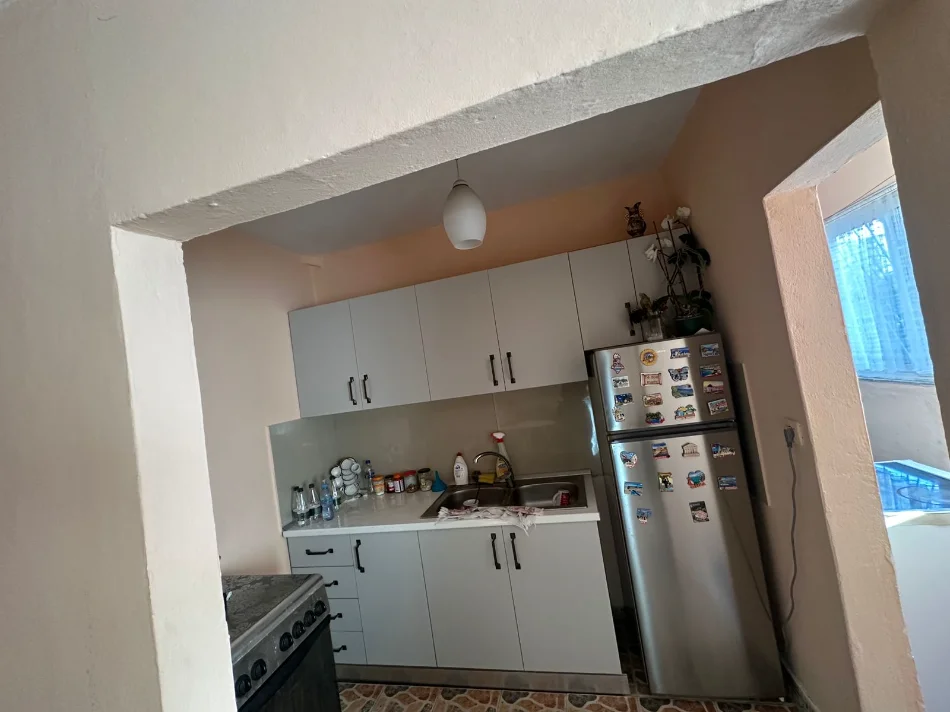Tirane, jepet me qera apartament 1+1 Kati 2, 56 m² (rruga e dibres)