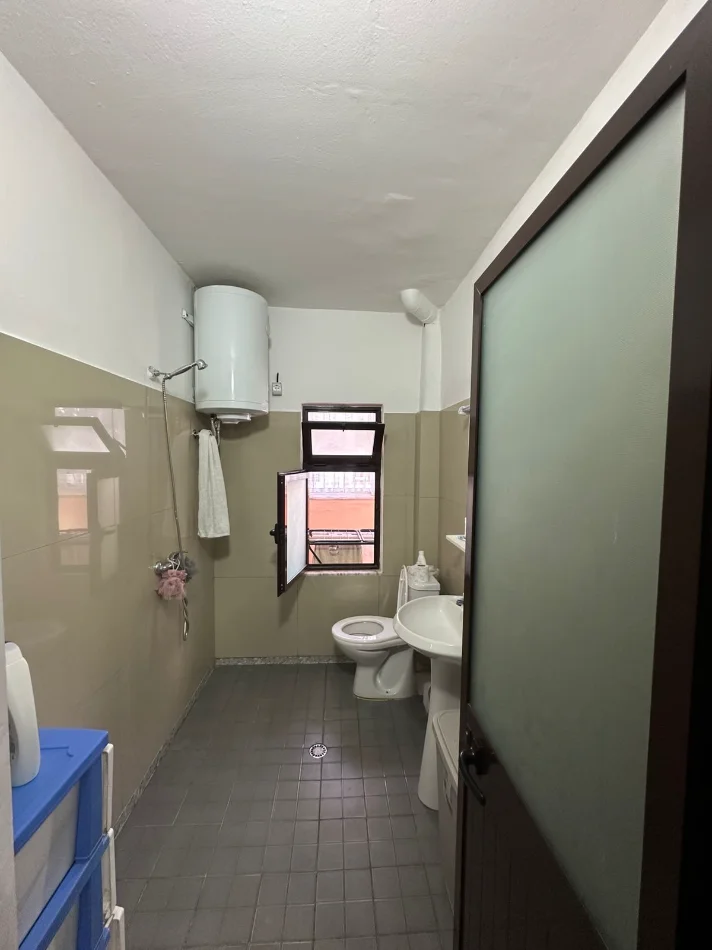 Tirane, jepet me qera apartament 1+1 Kati 2, 56 m² (rruga e dibres)