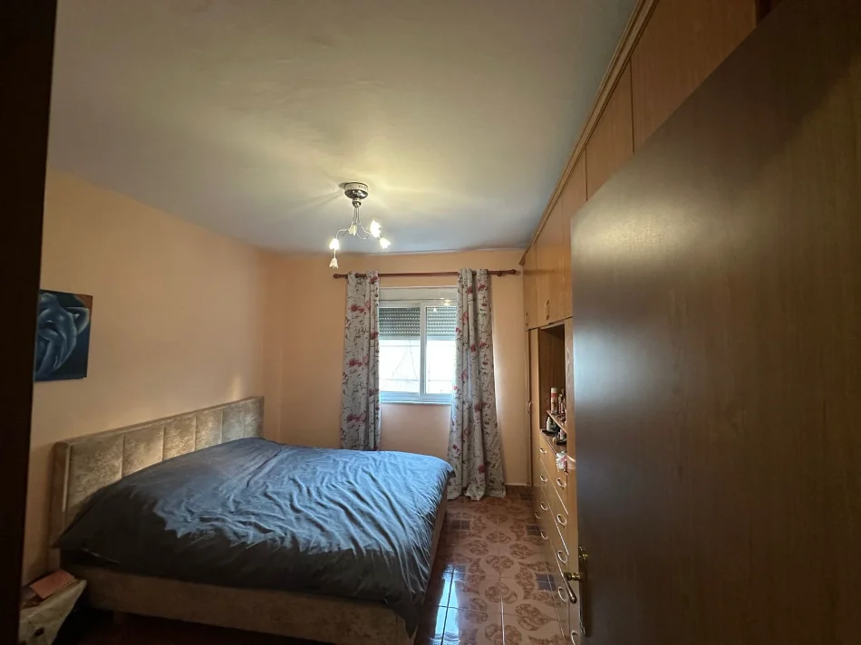 Tirane, jepet me qera apartament 1+1 Kati 2, 56 m² (rruga e dibres)