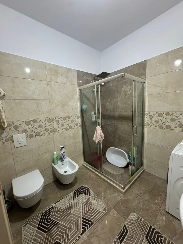 JEPET ME QIRA APARTAMENT 2+1+2  600 € (UNAZA E RE ( OZONI ))