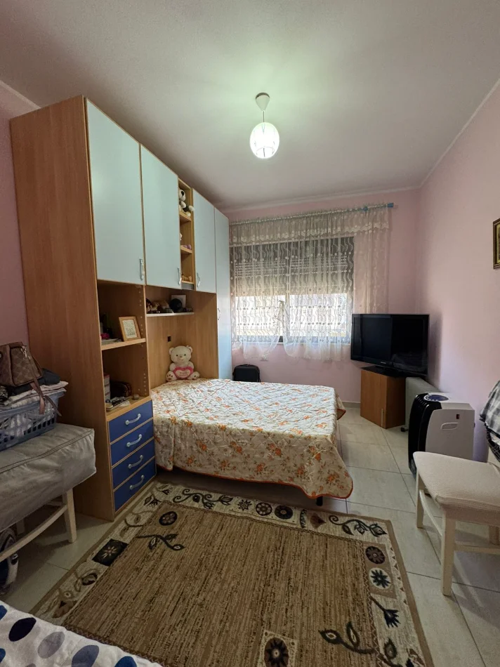 JEPET ME QIRA APARTAMENT 2+1+2  600 € (UNAZA E RE ( OZONI ))