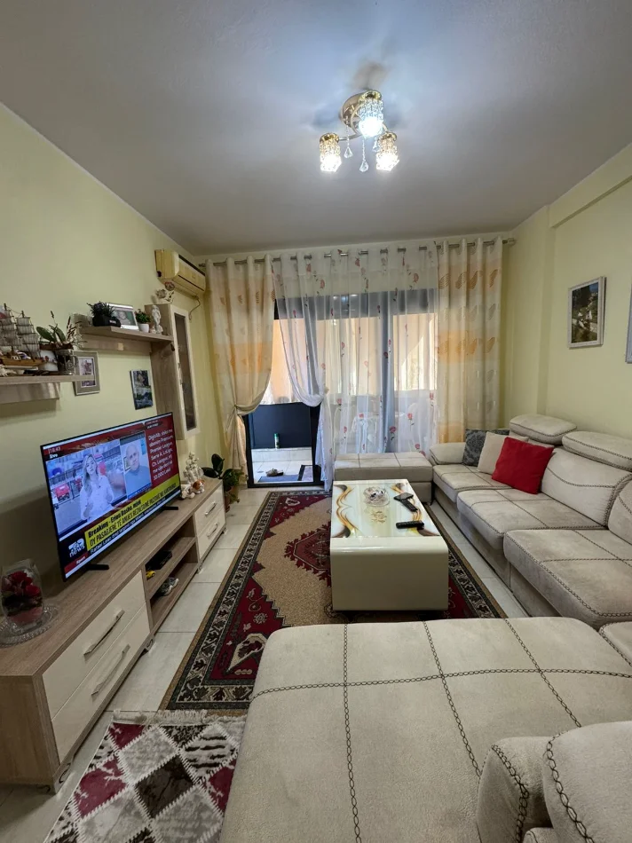 JEPET ME QIRA APARTAMENT 2+1+2  600 € (UNAZA E RE ( OZONI ))