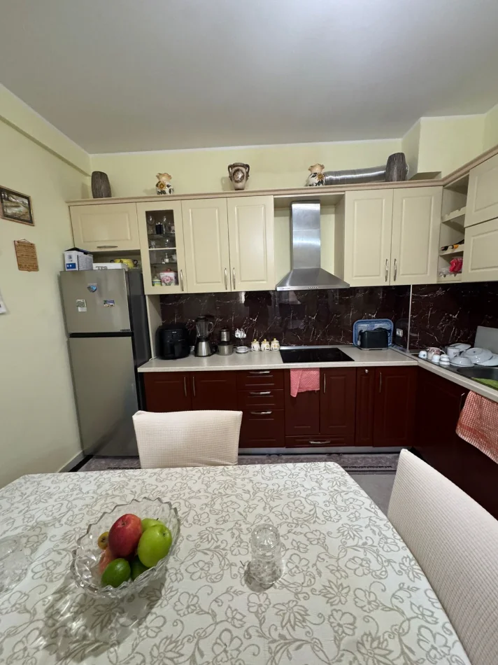 JEPET ME QIRA APARTAMENT 2+1+2  600 € (UNAZA E RE ( OZONI ))