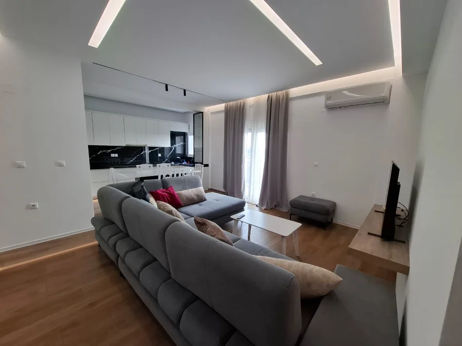 Tirane, jepet me qera Vile 3+1+Ballkon Kati 2, 120 m² 550 € (koder babrru)