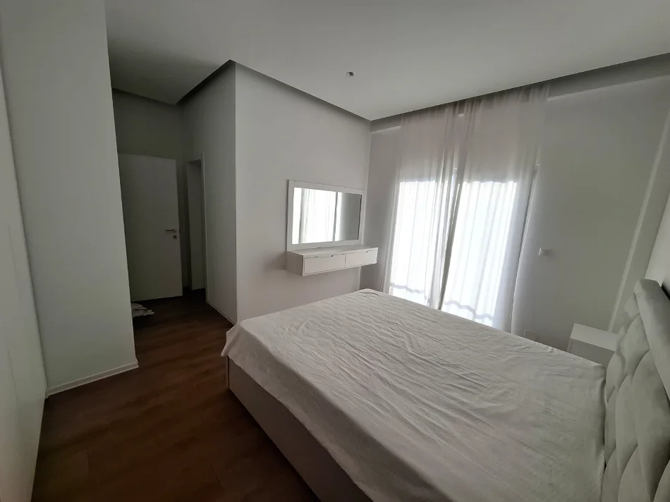 Tirane, jepet me qera Vile 3+1+Ballkon Kati 2, 120 m² 550 € (koder babrru)