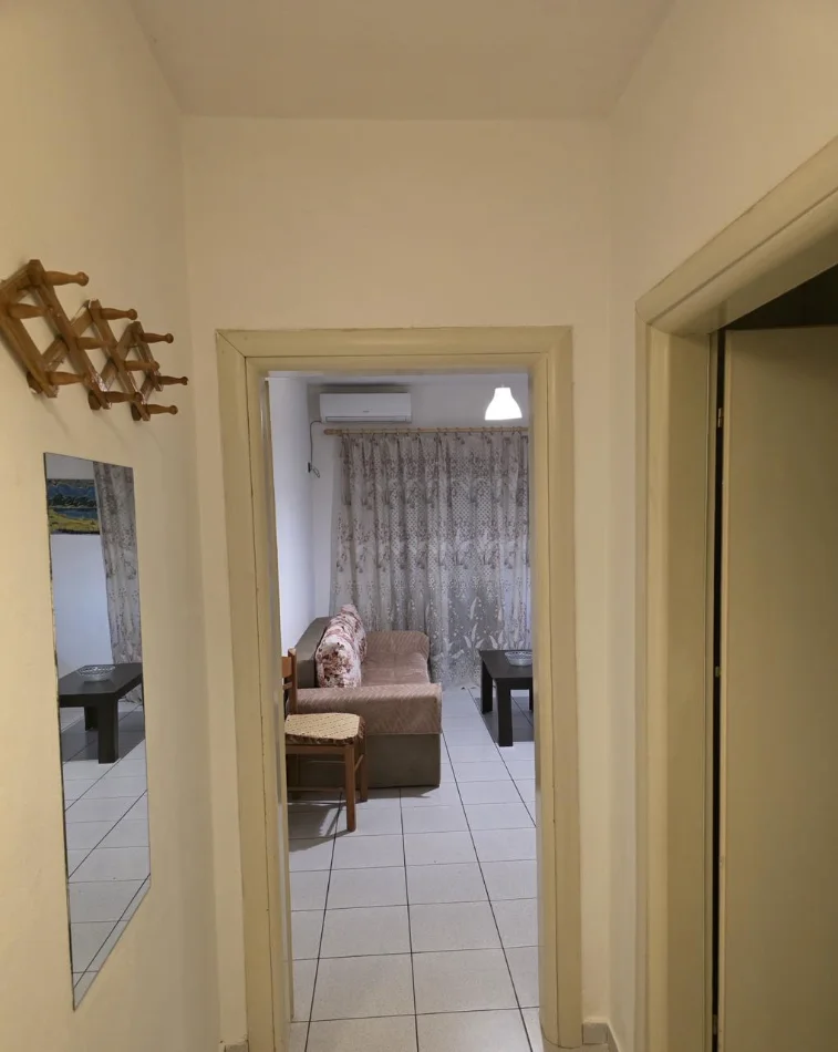 Tirane, jepet me qera apartament 1+1 Kati 3, 60 m² 400 € (TELO NDINI)