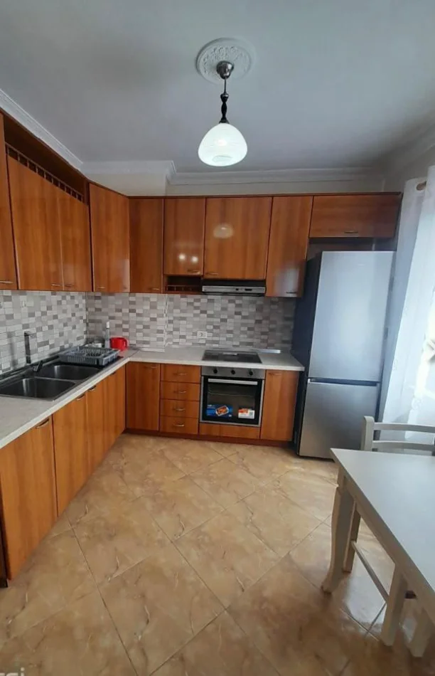 Tirane, jepet me qera apartament 1+1 Kati 4, 67 m² 55.000 € (MEDRESEJA)