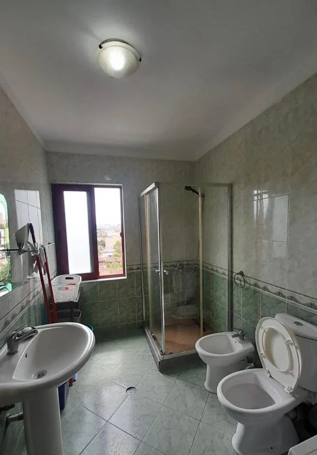 Tirane, jepet me qera apartament 1+1 Kati 4, 67 m² 55.000 € (MEDRESEJA)