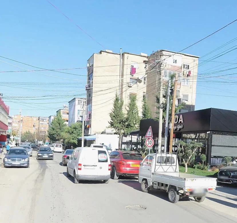 Tirane, shitet dyqan Kati 0, 60 m² 103.000 € (NJAZI MEKA)