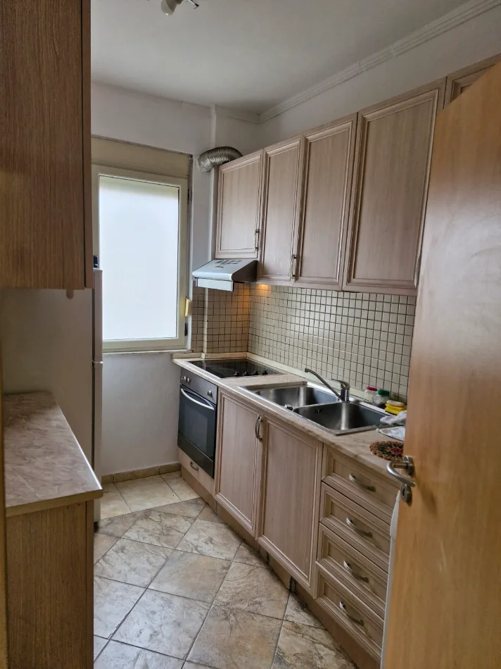 Tirane, jepet me qera apartament 2+1 Kati 5, 106 m² 750 € (RRUGA E KOSOVAREVE)