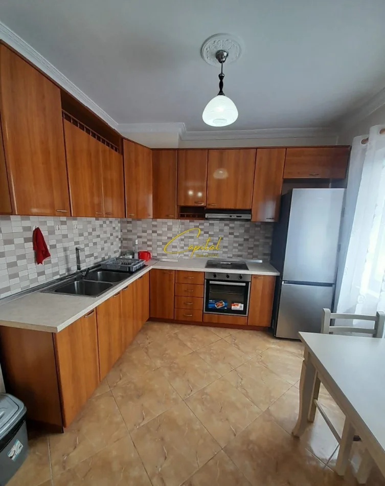Tirane, jepet me qera apartament 1+1 Kati 3, 71 m² 550 € (RRUGA E DIBRES)