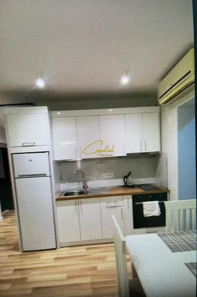 Tirane, jepet me qera apartament 1+1 Kati 3, 55 m² 550 € (BULEVARDI ZOGU PARE)