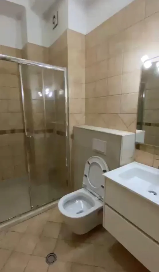 Tirane, jepet me qera apartament 1+1+Ballkon Kati 5, 70 m² 550 € 