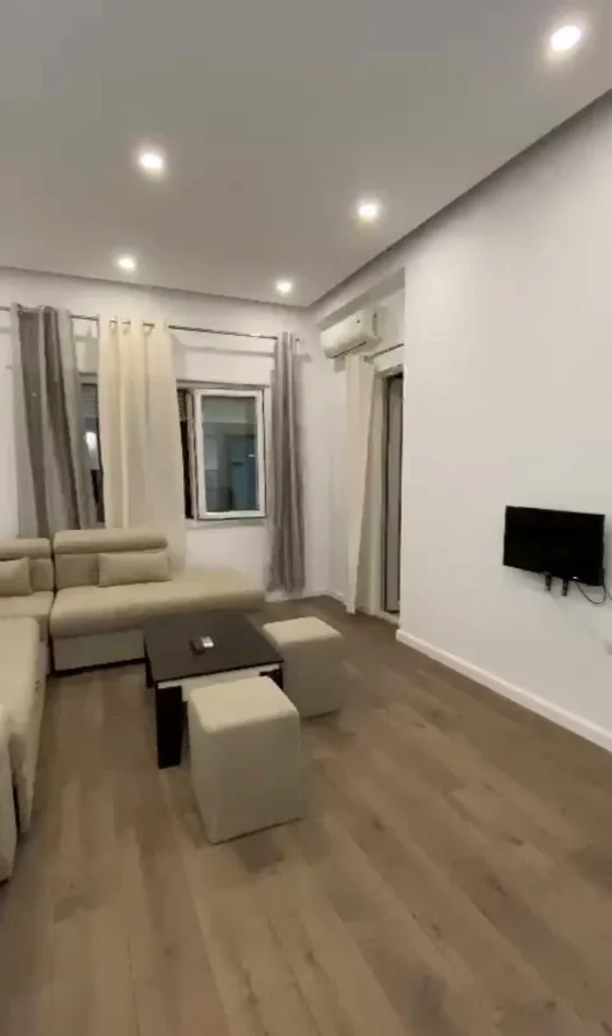Tirane, jepet me qera apartament 1+1+Ballkon Kati 5, 70 m² 550 € 