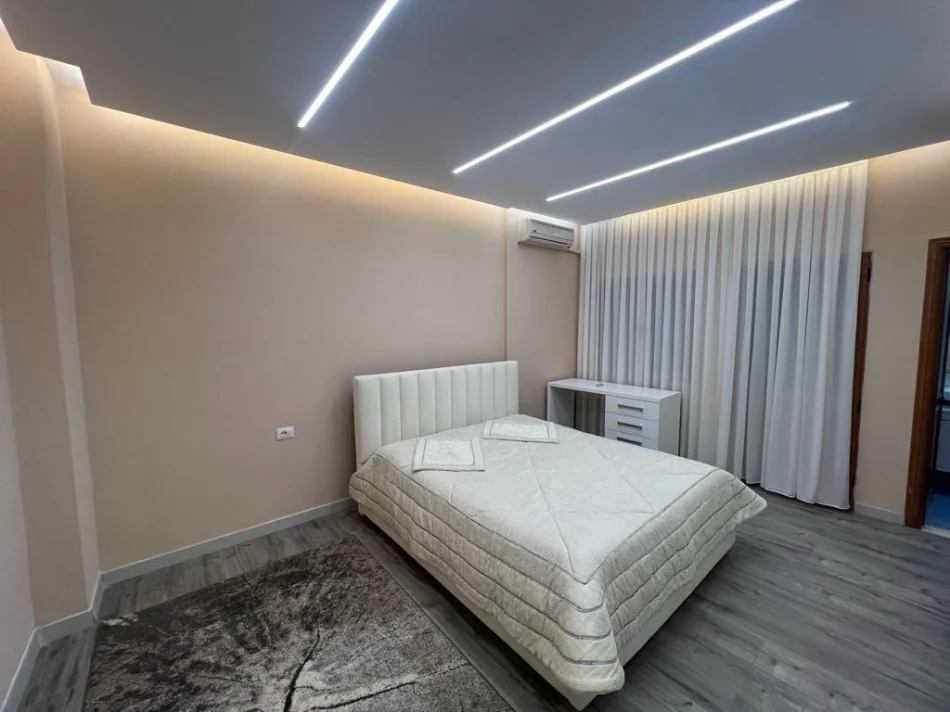 Tirane, jepet me qera apartament 3+1 Kati 2, 145 m² 850 € (Don Bosko)