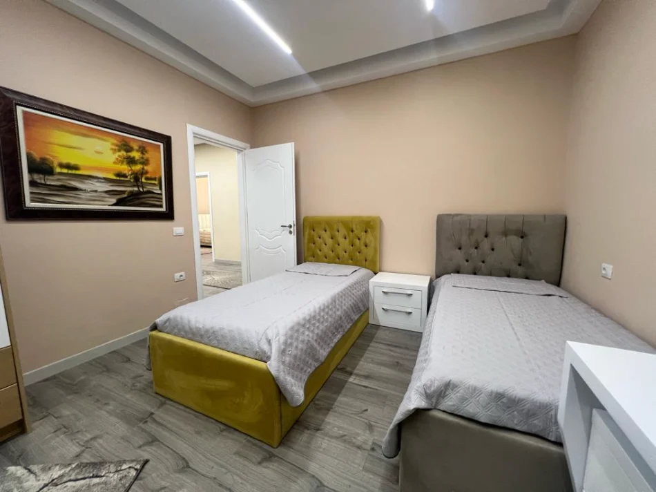 Tirane, jepet me qera apartament 3+1 Kati 2, 145 m² 850 € (Don Bosko)