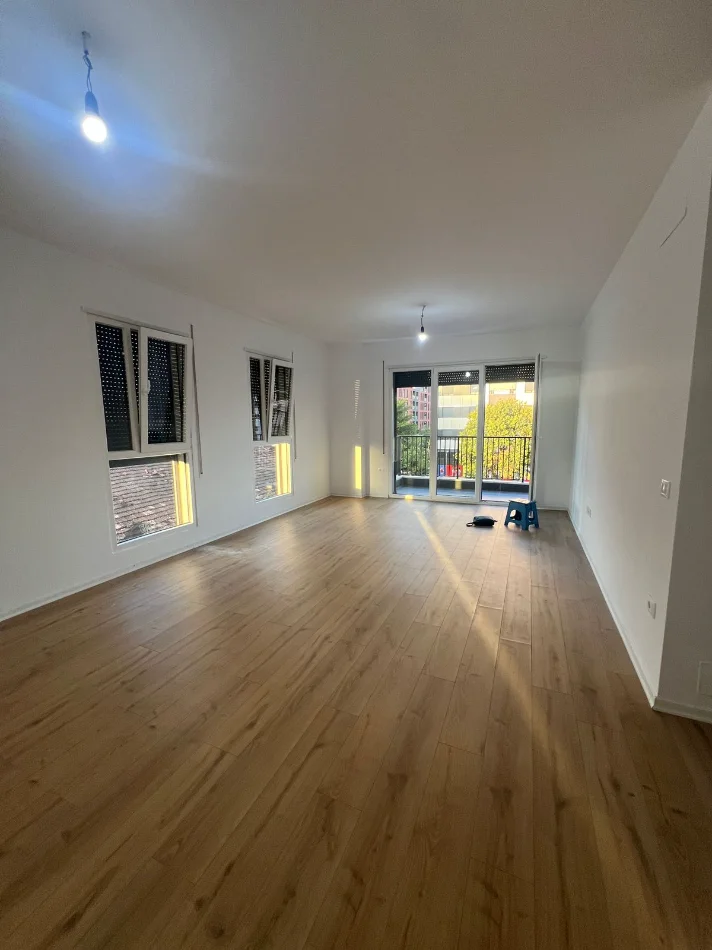 Tirane, jepet me qera ambjent biznesi Kati 2, 100 m² 550 € (Don Bosko)