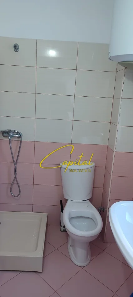 Tirane, jepet me qera apartament 2+1 Kati 4, 101 m² 400 € (FRESKU)