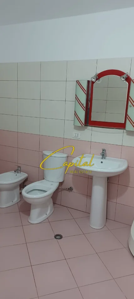 Tirane, jepet me qera apartament 2+1 Kati 4, 101 m² 400 € (FRESKU)
