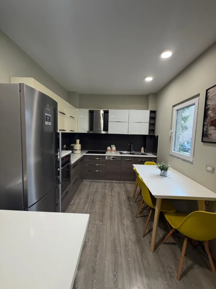 Tirane, jepet me qera apartament 2+1 Kati 1, 98 m² 200.000 € (Kodra e Diellit)