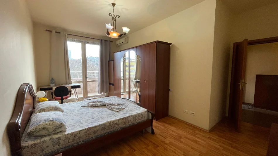 Tirane, jepet me qera apartament 2+1 Kati 8, 130 m² 850 € (myslym shyri)