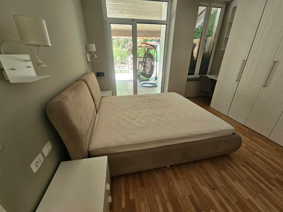 Tirane, jepet me qera apartament 2+1+Ballkon Kati 0, 100 m² 1.000 € (Secret Garden)