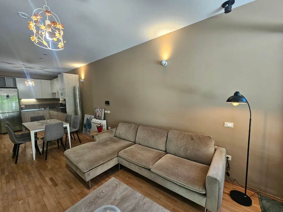 Tirane, jepet me qera apartament 2+1+Ballkon Kati 0, 100 m² 1.000 € (Secret Garden)