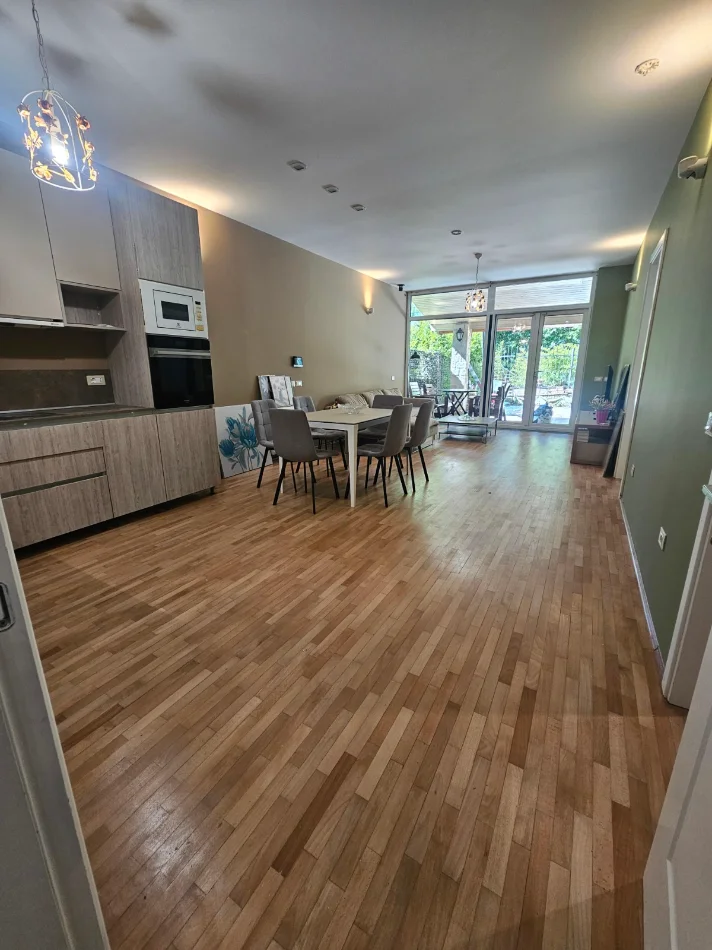 Tirane, jepet me qera apartament 2+1+Ballkon Kati 0, 100 m² 1.000 € (Secret Garden)