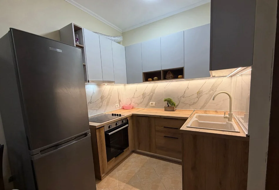Tirane, jepet me qera apartament 1+1 Kati 4, 60 m² 470 € MEDRESEJA)