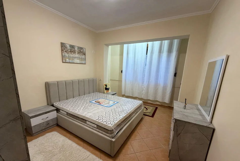 Tirane, jepet me qera apartament 1+1 Kati 4, 60 m² 470 € MEDRESEJA)
