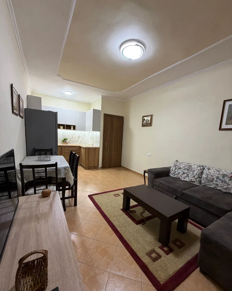Tirane, jepet me qera apartament 1+1 Kati 4, 60 m² 470 € MEDRESEJA)