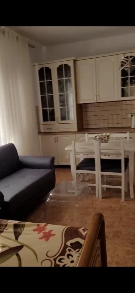 Tirane, jepet me qera apartament 1+1 Kati 4, 50 m² 300 € (Kodra e diellit)