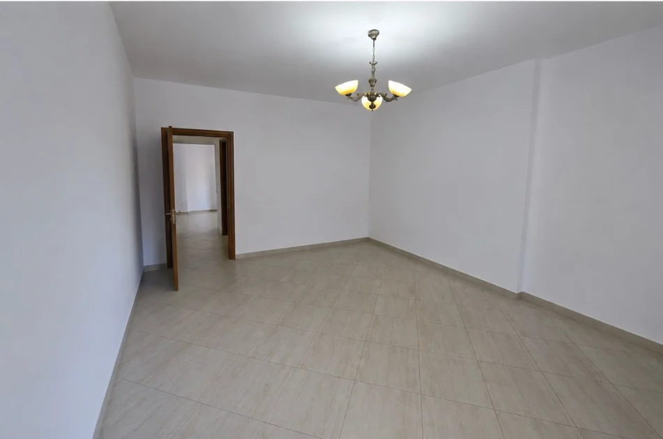 Tirane, shitet apartament 1+1 Kati 2, 112 m² 270.000 € (PAZARI I RI)
