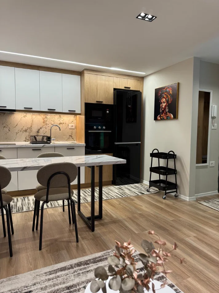 Tirane, jepet me qera apartament duplex 2+1 Kati 1, 100 m² 
