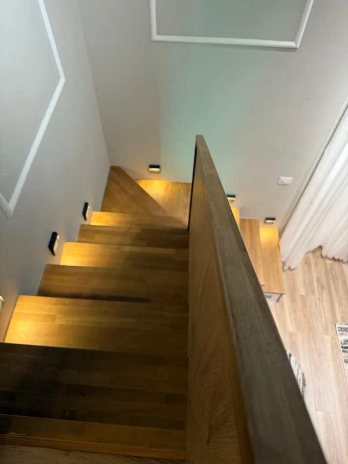 Tirane, jepet me qera apartament duplex 2+1 Kati 1, 100 m² 