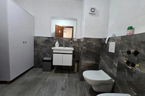 Tirane, jepet me qera zyre , (BLLOK) TIRANE