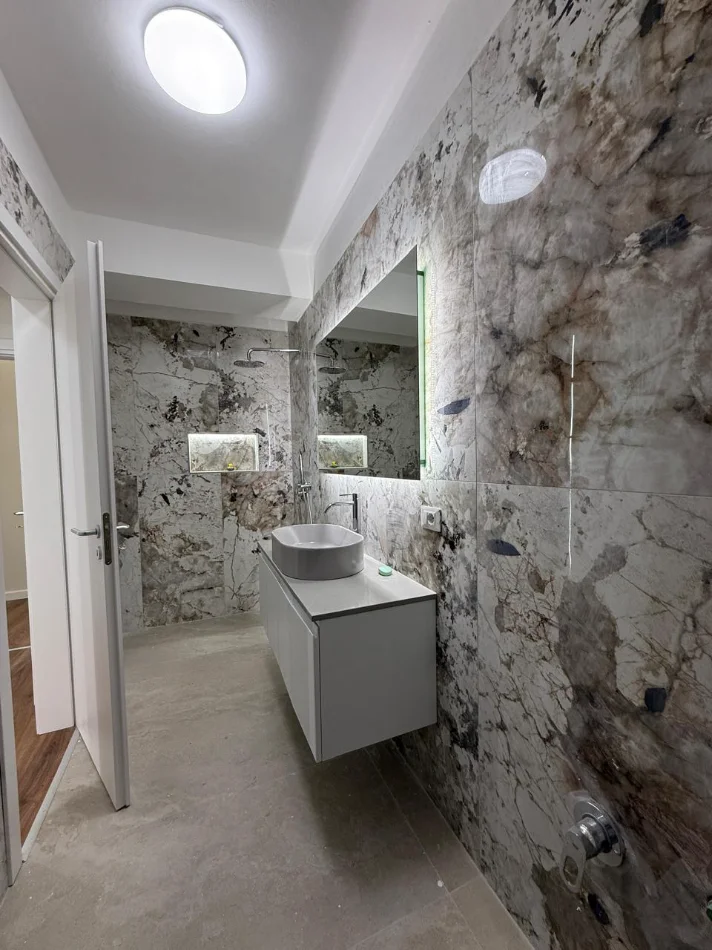 Tirane, shitet apartament 3+1+Ballkon Kati 1, 330.000 € 