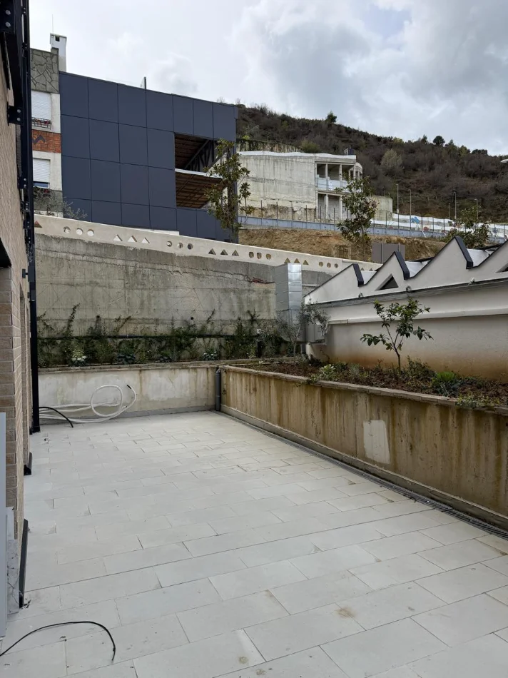 Tirane, shitet apartament 3+1+Ballkon Kati 1, 330.000 € 
