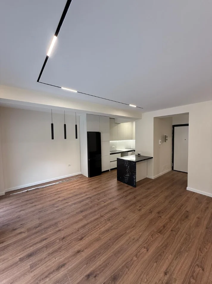 Tirane, shitet apartament 3+1+Ballkon Kati 1, 330.000 € 