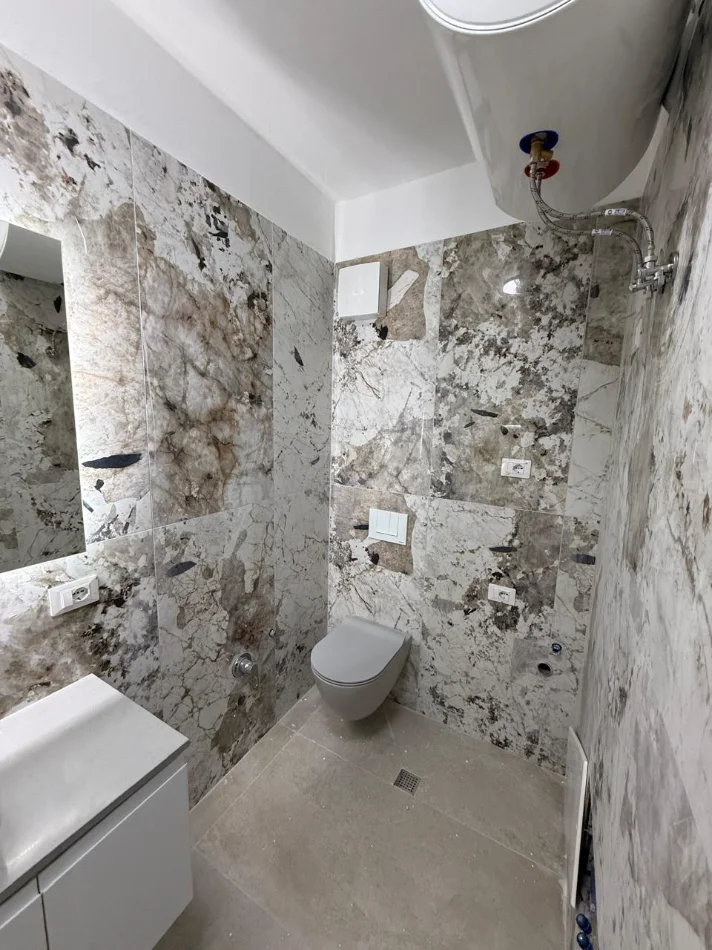 Tirane, shitet apartament 3+1+Ballkon Kati 1, 330.000 € 